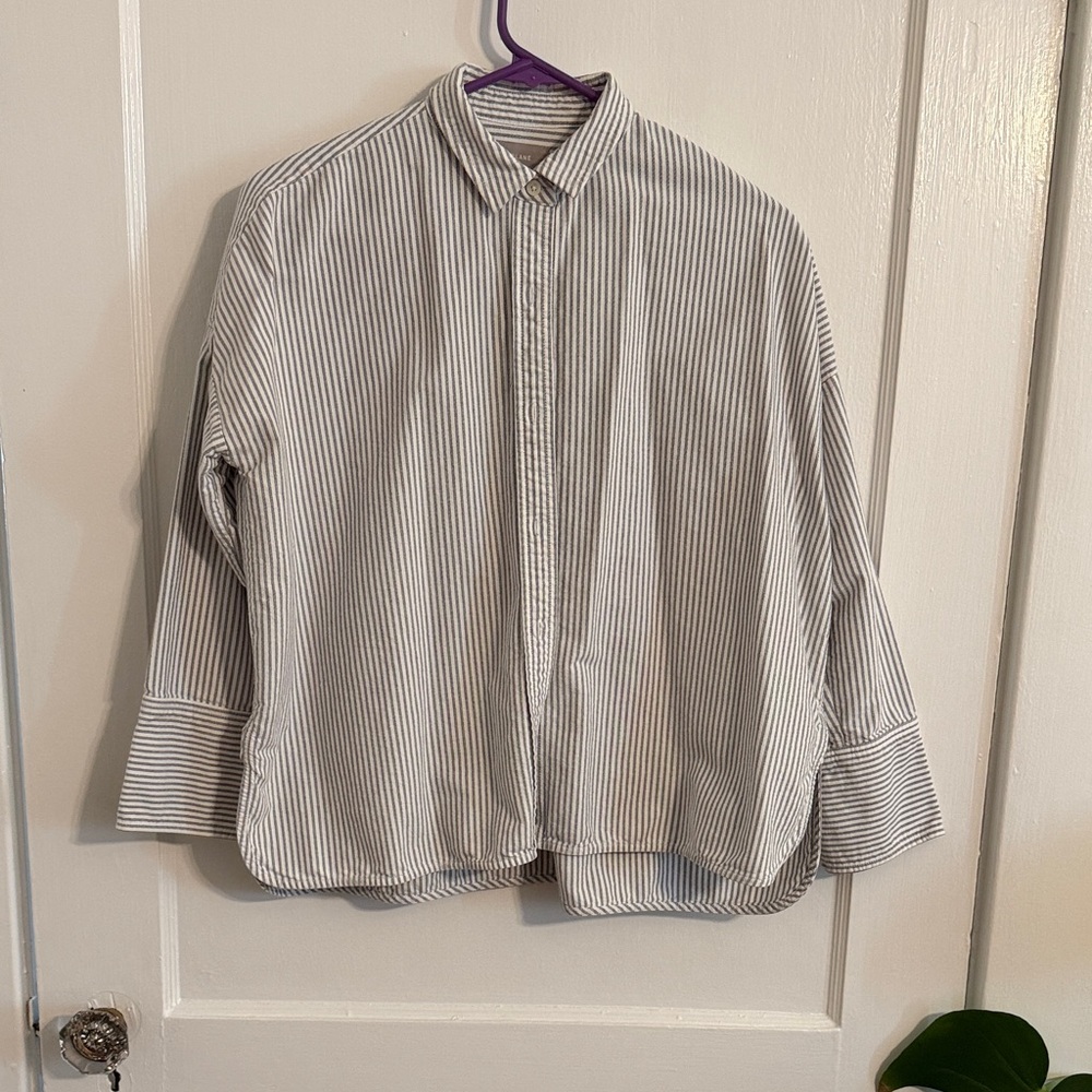 Everlane Women's Striped Button Down Shirt - Gray and White